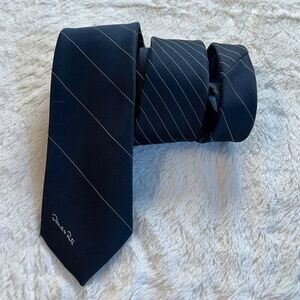 Oscar de la Renta Men's Silk + Poly Tie Necktie Navy White Stripes 56"
